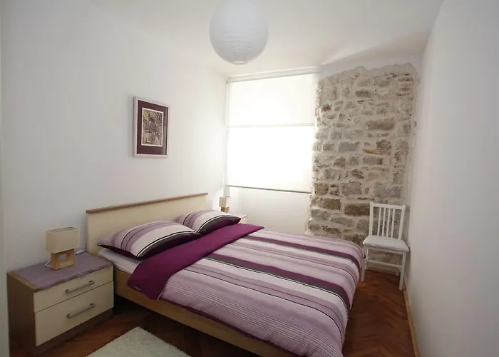 Vallamar Free Parking *